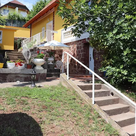 Gyoengyoem Apartament *
