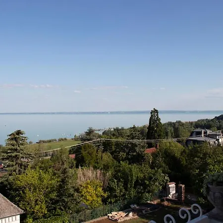 Gyoengyoem * Balatonalmádi