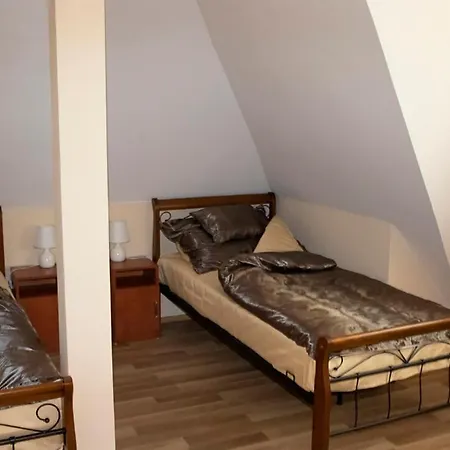 Gyoengyoem Apartament *